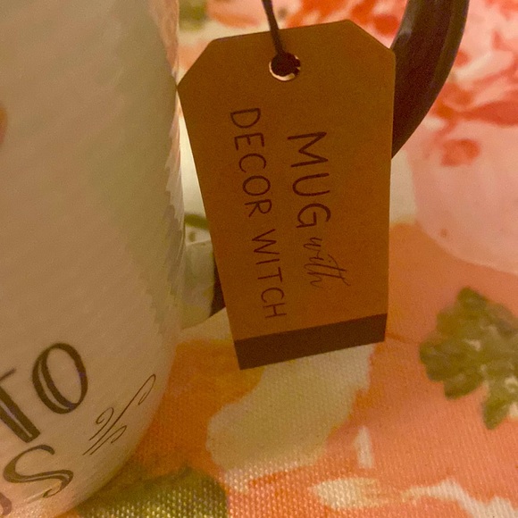 - Hocus Pocus Mug With Witch - Picture 4 of 5